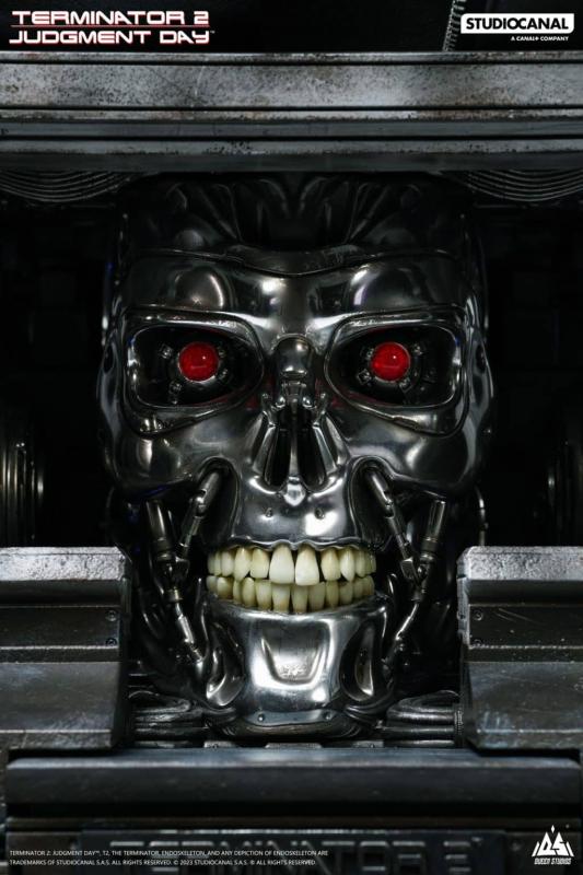Terminator 2: T-800 Bust 1:1 Queen Studios 10