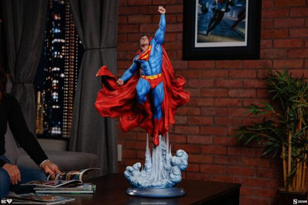 DC Comics Premium Format Statue Superman 84 cm