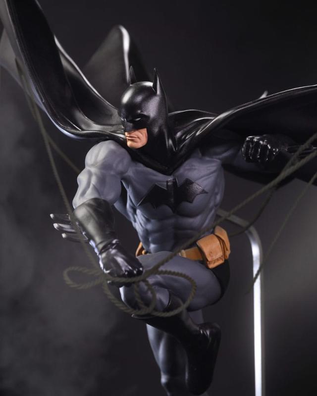 DC Direct Resin Statue DC Designer Series Batman (by Dan Mora) 40 cm