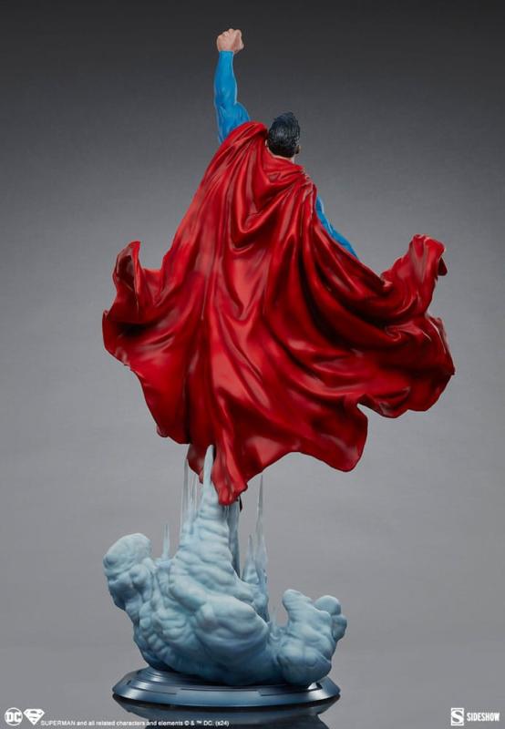 DC Comics Premium Format Statue Superman 84 cm