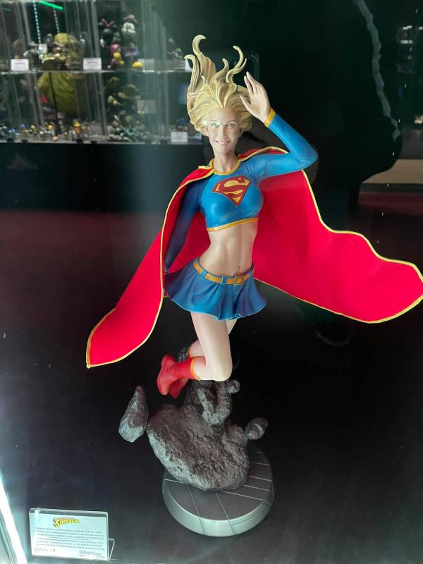 DC Comics Premium Format Figure Supergirl 60 cm - Sideshow