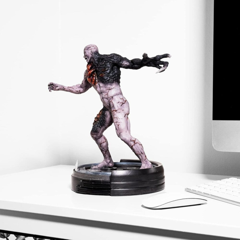 Resident Evil Statue Tyrant 1