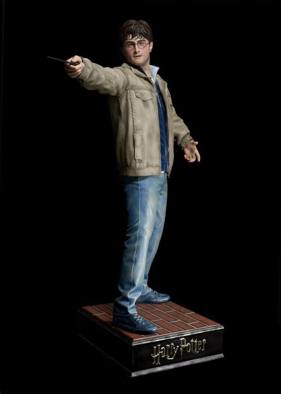 Harry Potter and the Deathly Hallows: Harry Potter Life-Size Statue - Muckle Mannequins