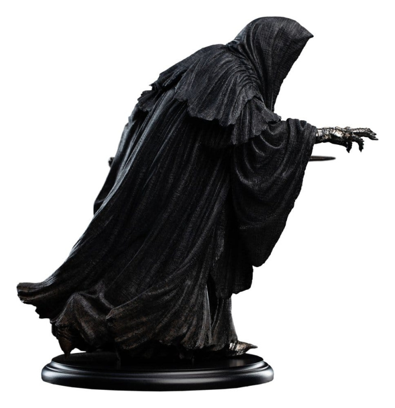 The Lord of the Rings Trilogy Mini Statue Ringwraith at the Prancing Pony 18 cm 2