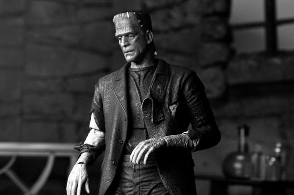 Universal Monsters Action Figure Ultimate Frankenstein's Monster (Bride of Frankenstein) (B&W) 18 cm