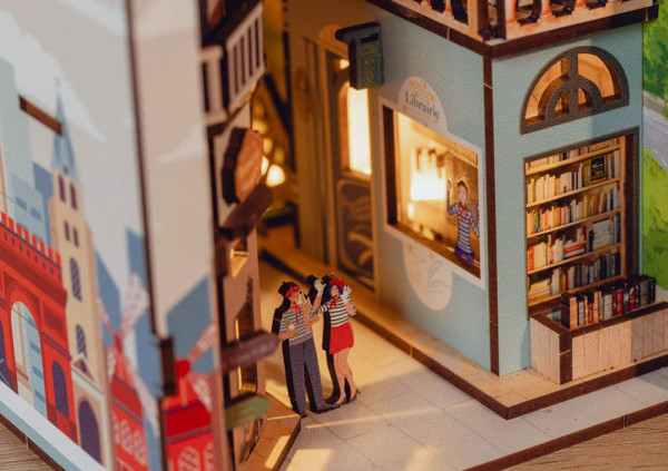 Paris Tiny Adventures Book Nook Mini Diorama 23 cm 4
