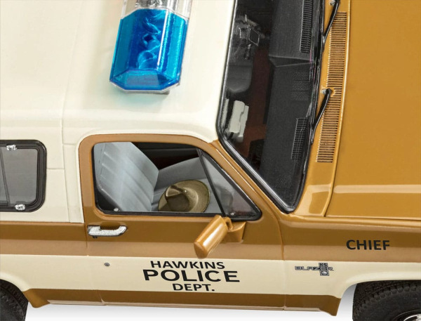 Stranger Things Model Kit Set 1/25 1985 Chevrolet K5 Blazer (Aqua Color) 19 cm 2