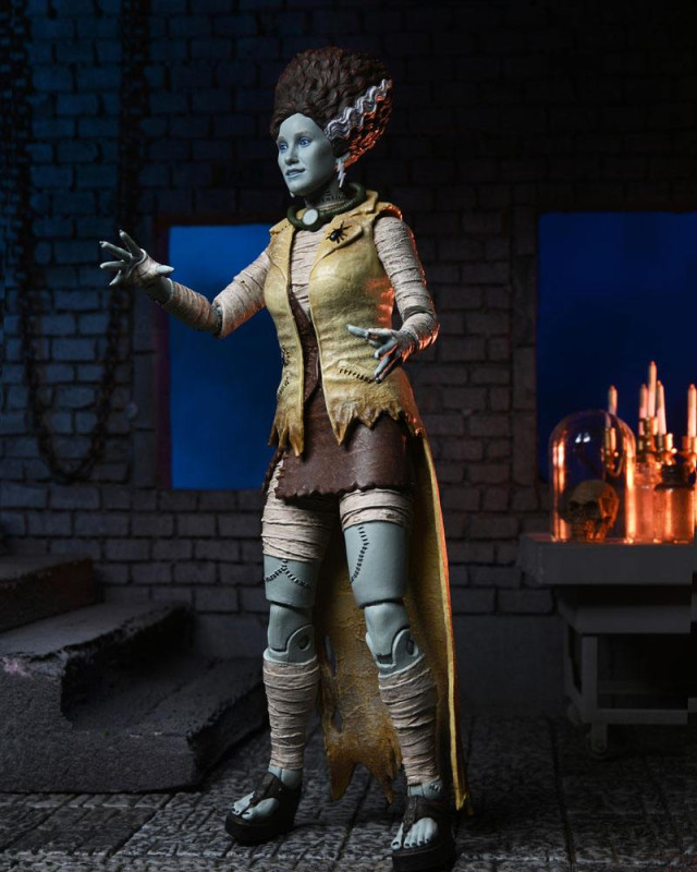 Universal Monsters x Teenage Mutant Ninja Turtles Action Figure April as The Bride 18 cm 4