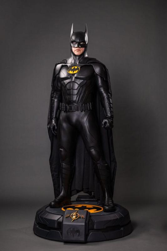 The Flash Life-Size Statue Batman Keaton 2 211 cm