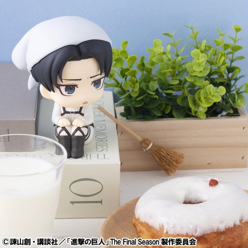 Attack on Titan Look Up PVC Statue Levi Cleaning up Ver. 11 cm 6
