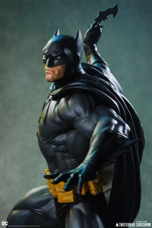 DC Comics Maquette 1/6 Batman (Black and Gray Edition) 50 cm 2