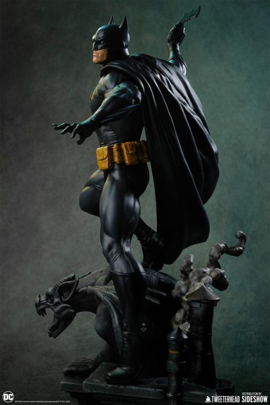 DC Comics Maquette 1/6 Batman (Black and Gray Edition) 50 cm 5