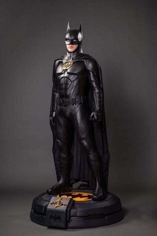 The Flash Life-Size Statue Batman Keaton 2 211 cm