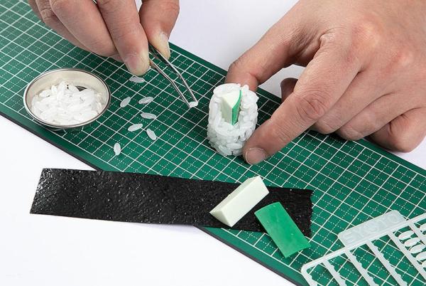Sushi Plastic Model Kit 1/1 Kappa Maki (Cucumber Sushi Roll) (re-run) 3 cm