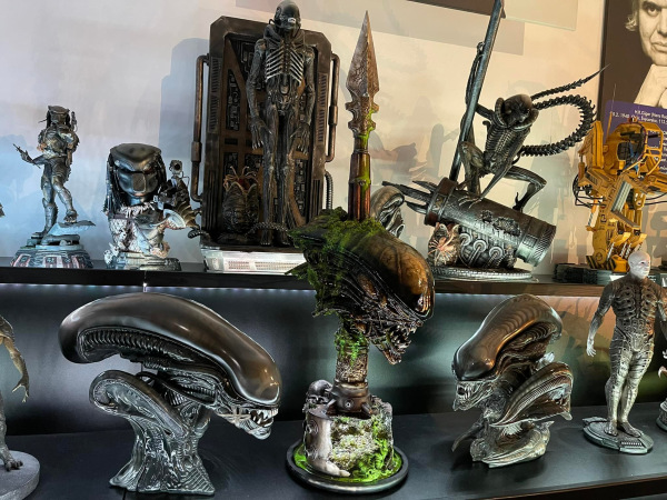 Predator trophy head with spear 7