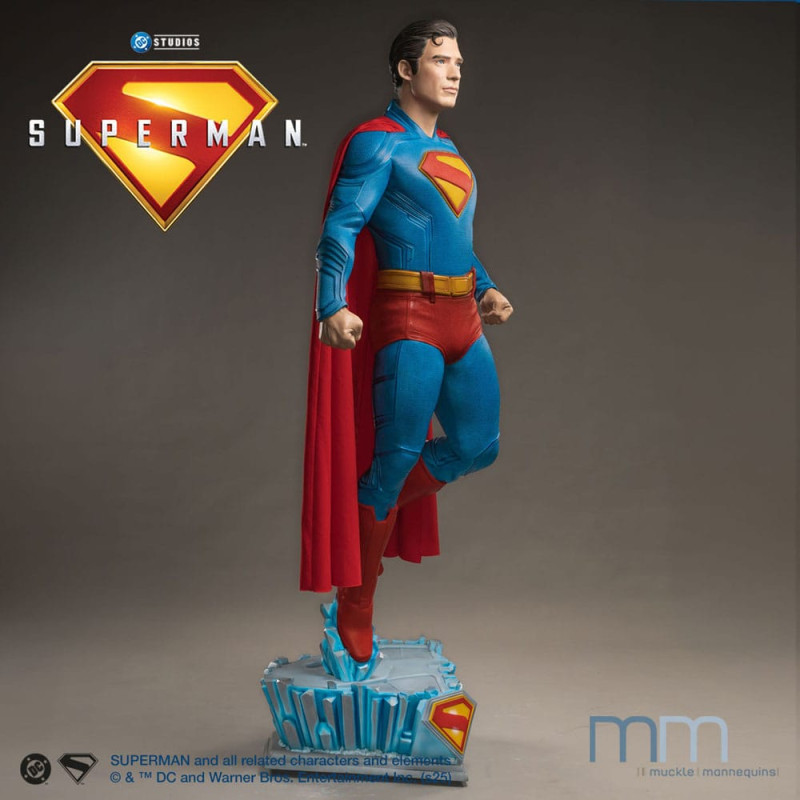 Superman 2025 Life-Size Statue Superman 246 cm 1