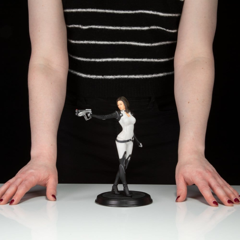 Mass Effect PVC Figure Miranda Lawson 22 cm 11