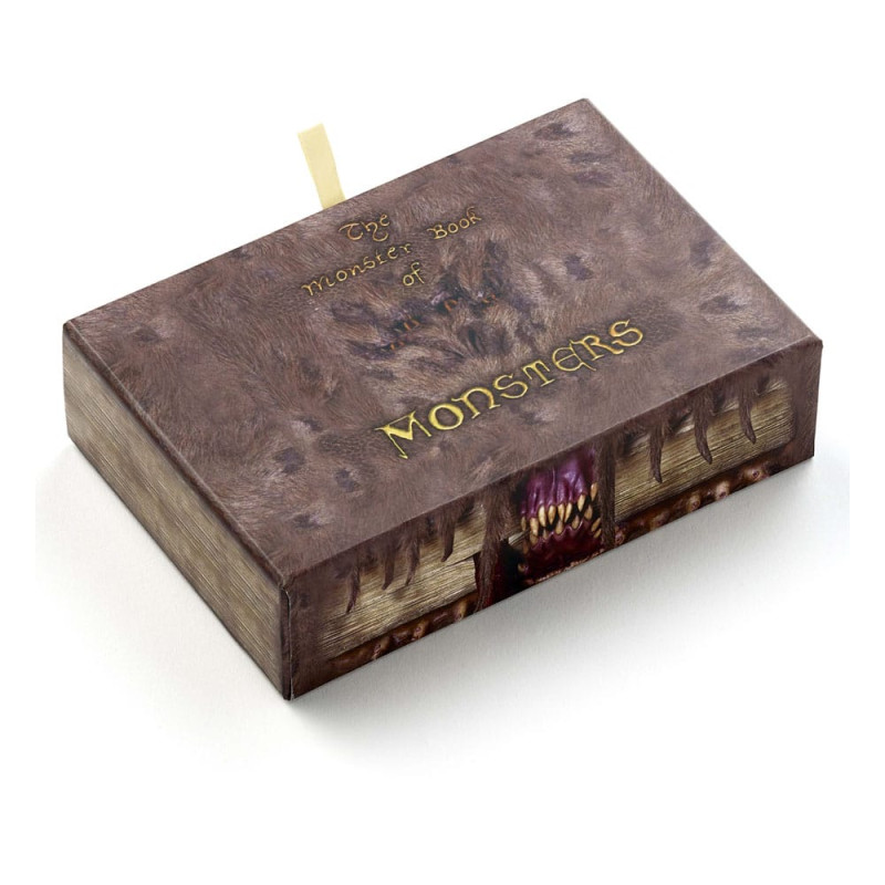Harry Potter: Monster Book Keychain and Pin Badge Gift Set 1