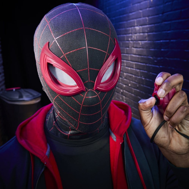 Spider-Man: Miles Morales Marvel Legends Electronic Expressive Mask 14