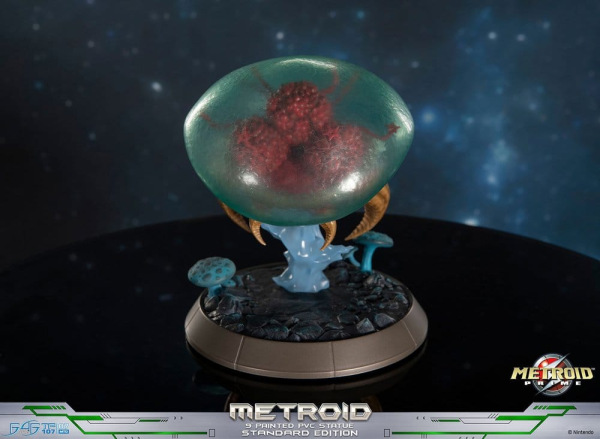 Metroid Prime PVC Figure Metroid (Standard) (Glow in the Dark) 21 cm 9