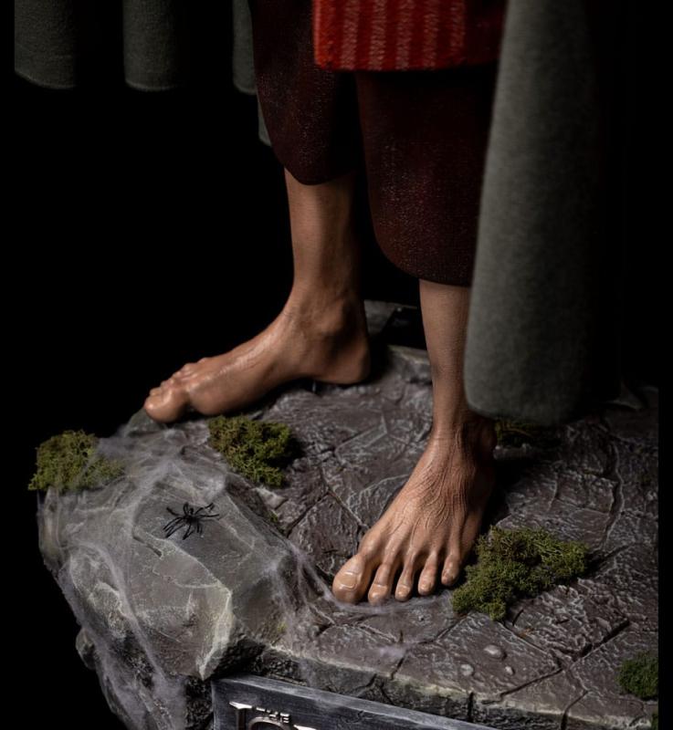 Lord of the Rings Life-Size Statue Frodo 152 cm 1