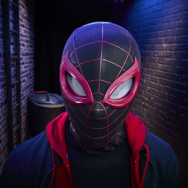 Spider-Man: Miles Morales Marvel Legends Electronic Expressive Mask 11