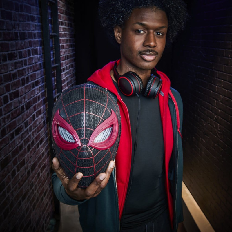 Spider-Man: Miles Morales Marvel Legends Electronic Expressive Mask 5