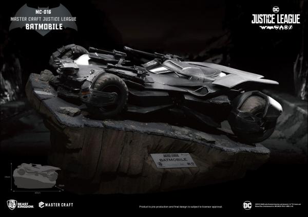 Justice League Master Craft Statue Batmobile 40 cm