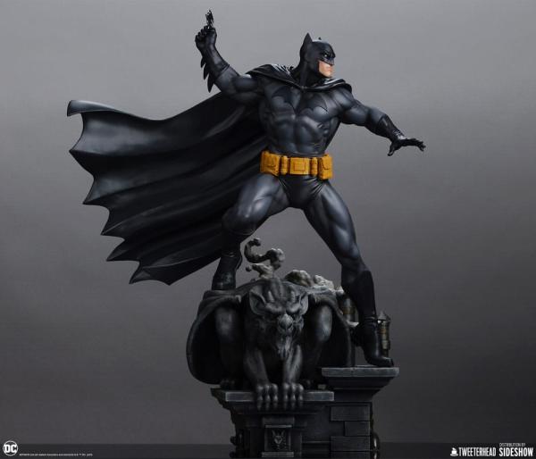 DC Comics Maquette 1/6 Batman (Black and Gray Edition) 50 cm