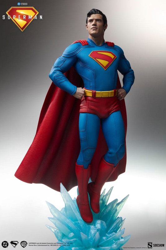 Superman (2025) Premium Format Statue Superman 61 cm 3