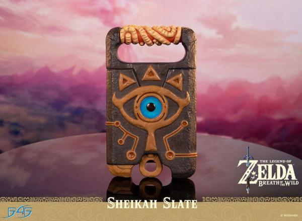 The Legend of Zelda: Breath of the Wild Life Size Statue 1/1 Sheikah Slate 24 cm