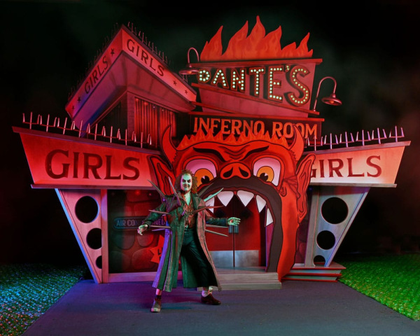Beetlejuice (1988) Diorama Trenchcoat with Spikes Inferno Room Deluxe Set 6