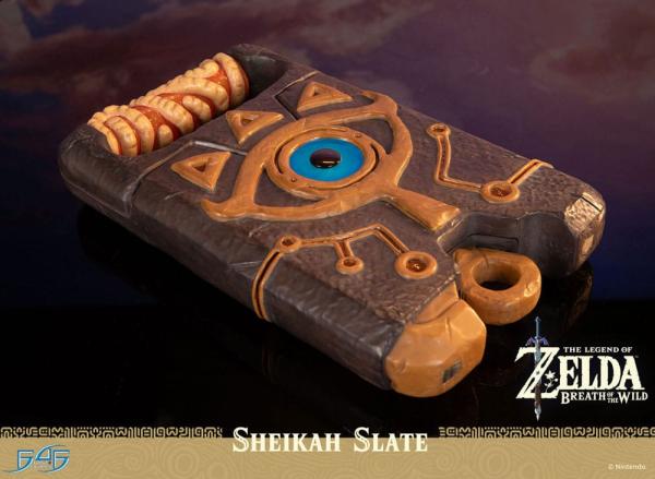 The Legend of Zelda: Breath of the Wild Life Size Statue 1/1 Sheikah Slate 24 cm