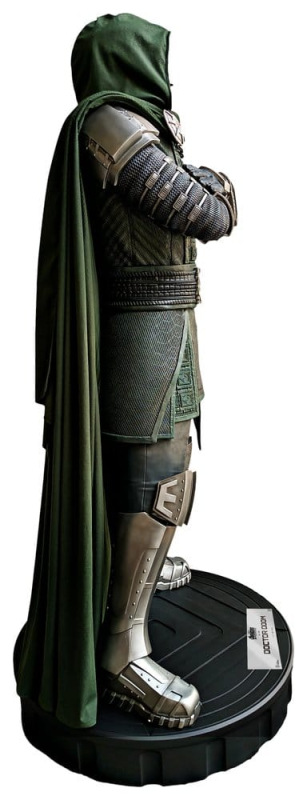 Marvel Avengers: Doomsday Life-Size Statue Doctor Doom 198 cm 3