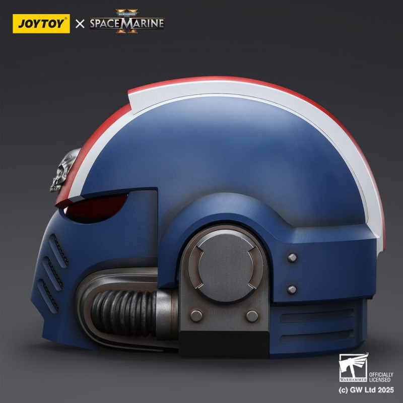 Warhammer 40,000: Space Marine 2 Replica Ultramarines Lieutenant Titus helmet 30 cm 2