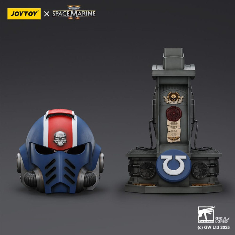 Warhammer 40,000: Space Marine 2 Replica Ultramarines Lieutenant Titus helmet with Display Stand 44 5