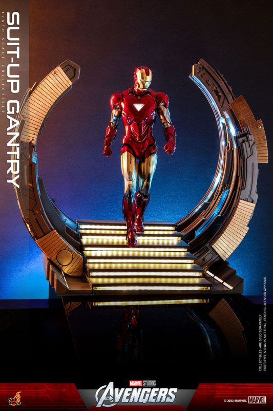 Marvel's The Avengers Accessories Collection Series Iron Man Suit-Up Gantry 5
