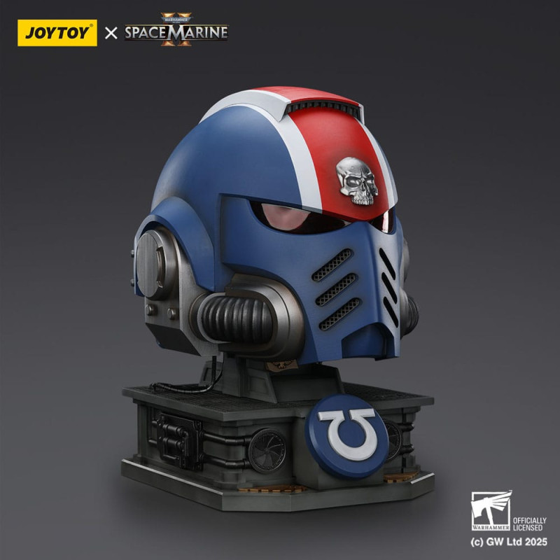 Warhammer 40,000: Space Marine 2 Replica Ultramarines Lieutenant Titus helmet with Display Stand 44 3