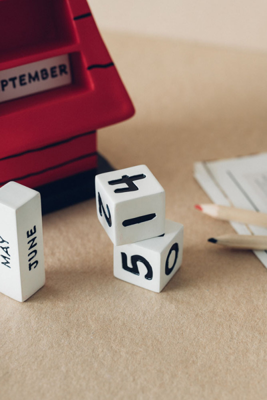 Peanuts 3D perpetual Calendar Snoopy Doghouse 3