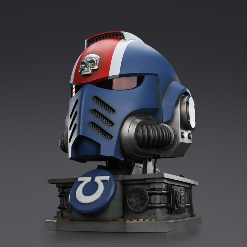 Warhammer 40,000: Space Marine 2 Replica Ultramarines Lieutenant Titus helmet with Display Stand 44 12