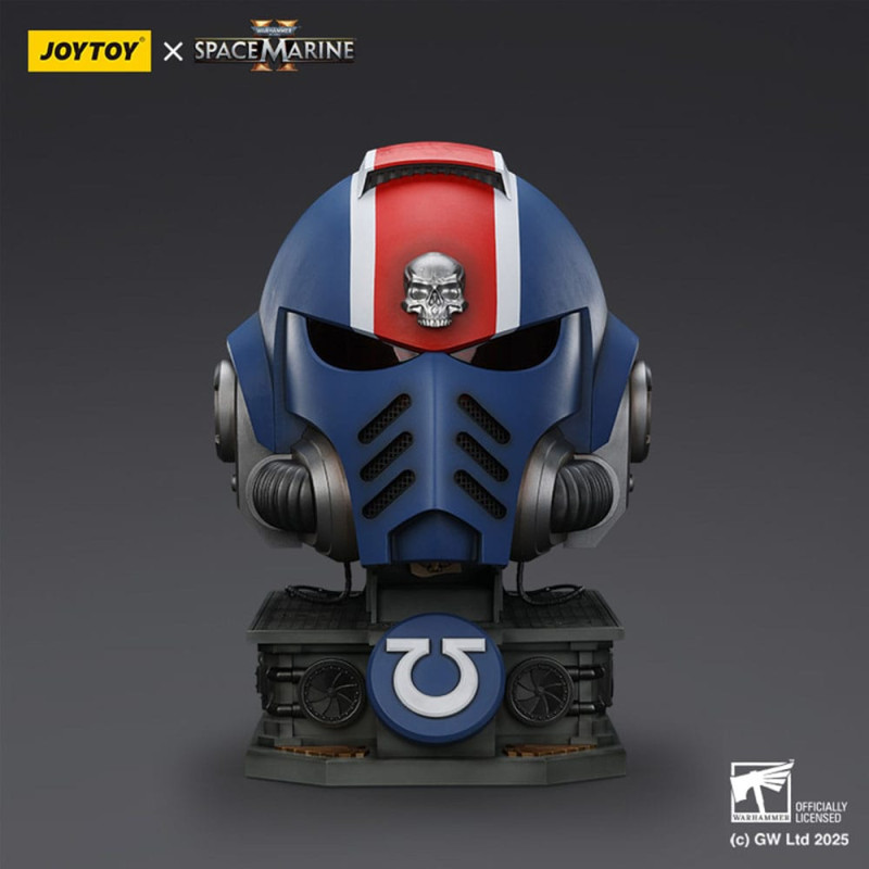 Warhammer 40,000: Space Marine 2 Replica Ultramarines Lieutenant Titus helmet with Display Stand 44 1