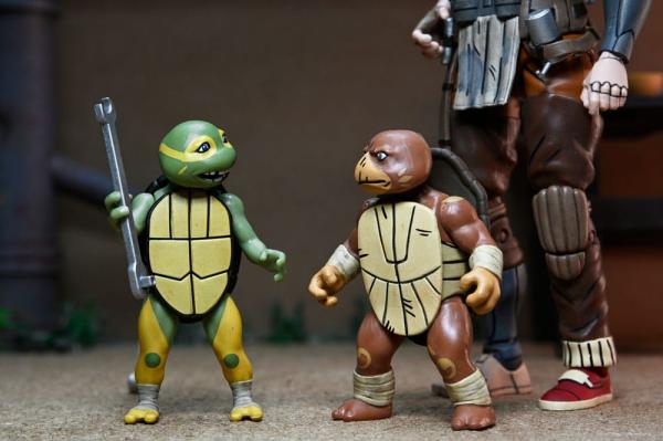 Teenage Mutant Ninja Turtles (The Last Ronin The Lost Years) Action Figure Grammy April with Baby Yi 10