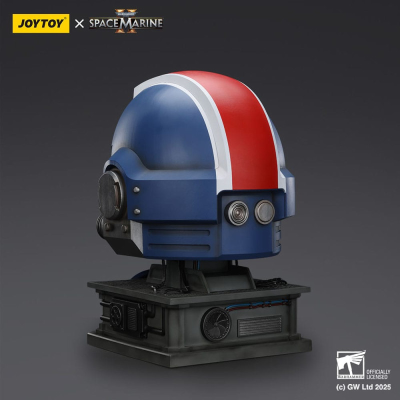 Warhammer 40,000: Space Marine 2 Replica Ultramarines Lieutenant Titus helmet with Display Stand 44 2
