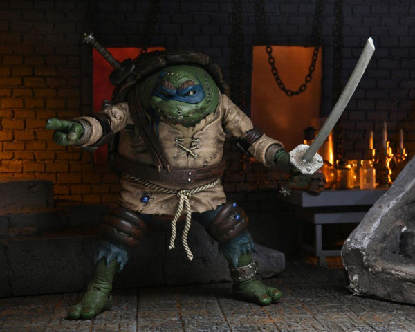 Universal Monsters x Teenage Mutant Ninja Turtles Action Figure Ultimate Leonardo as The Hunchback 1 8