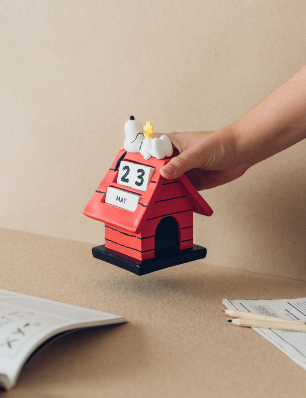 Peanuts 3D perpetual Calendar Snoopy Doghouse 5