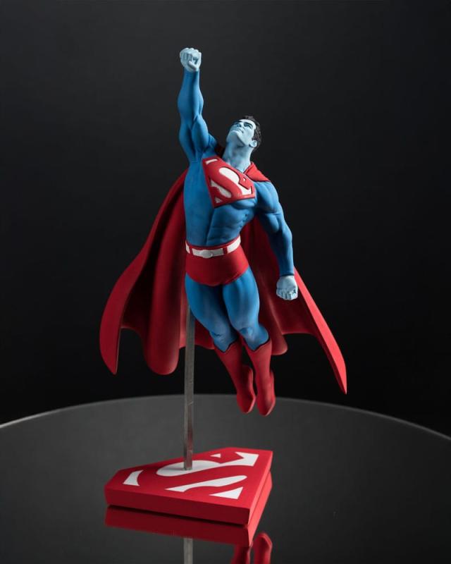 DC Direct Statue 1/10 Superman Red and Blue: Superman by Gary Frank Limited Edition 26 cm 4