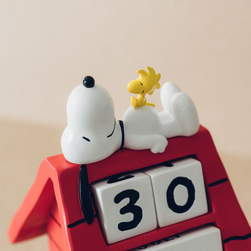 Peanuts 3D perpetual Calendar Snoopy Doghouse 4