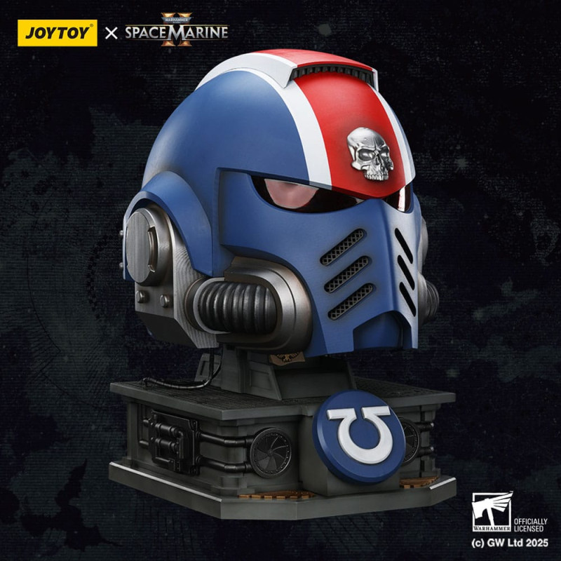Warhammer 40,000: Space Marine 2 Replica Ultramarines Lieutenant Titus helmet with Display Stand 44 11