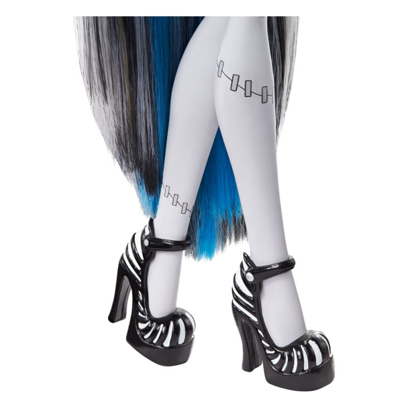 Monster High Reel Drama Doll Frankie Stein in Black And White 3
