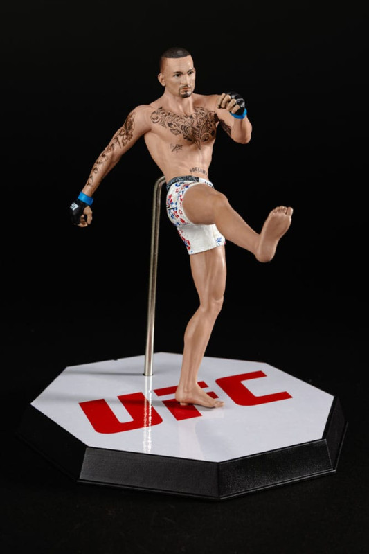 UFC Posed PVC Statue Max Holloway 18 cm 12